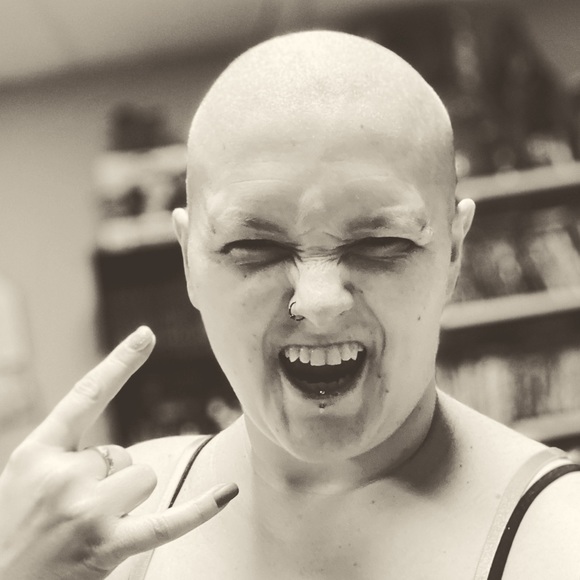 Meet your Posher, Melissa - Picture 1 of 4